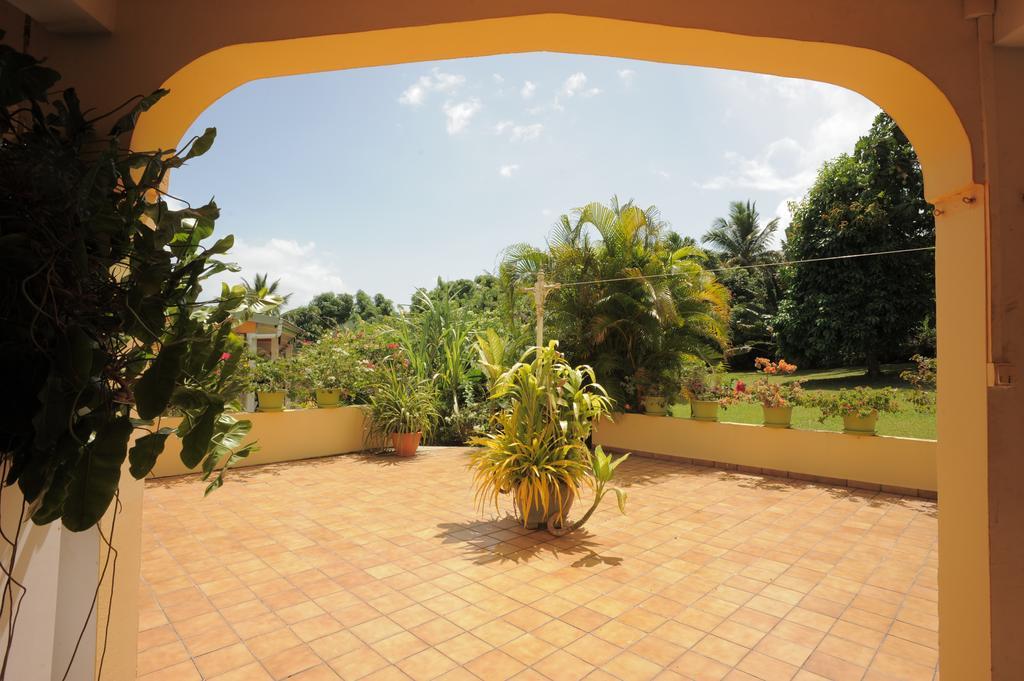 Villa Au Domaine Des Bougainvilliers Sainte-Rose Exterior foto